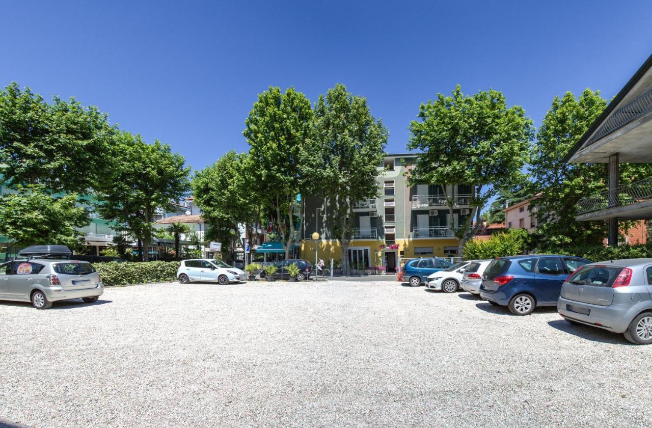 Hotel Castellucci ベラーリア・イジェア・マリーナ エクステリア 写真