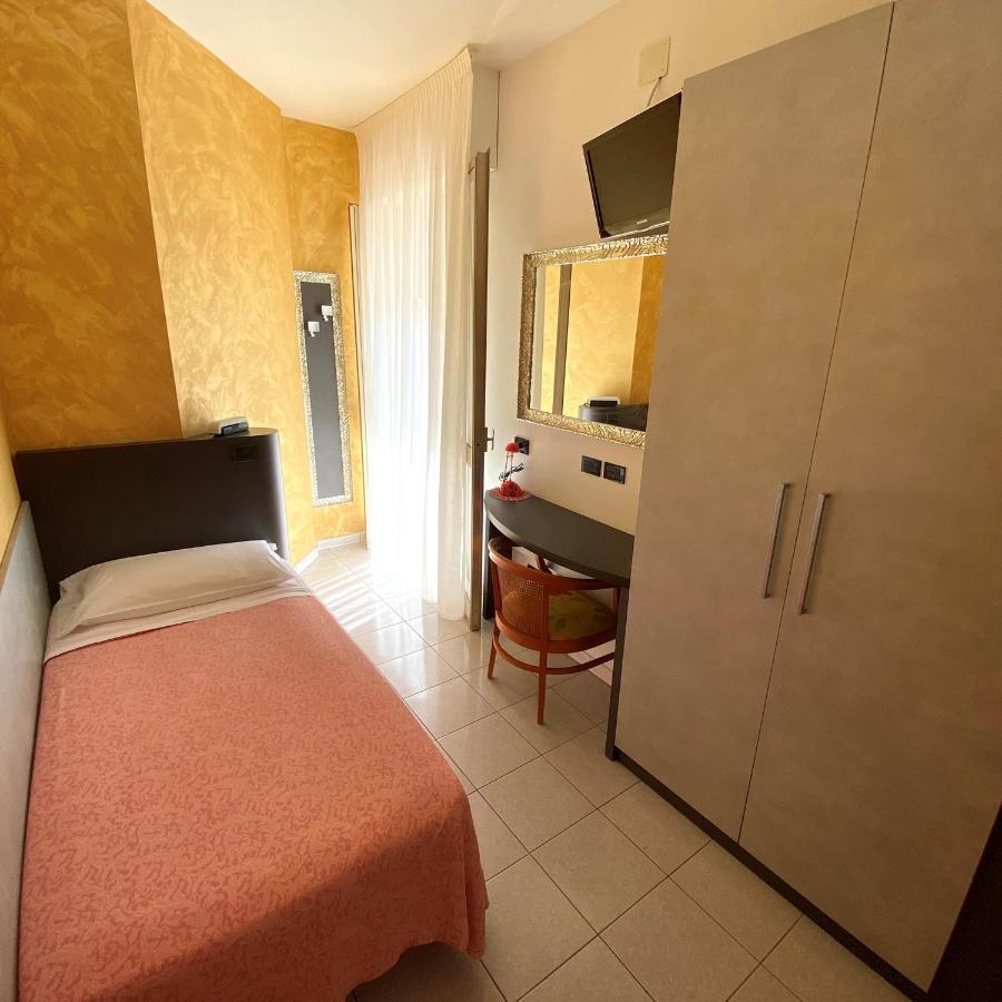 Hotel Castellucci ベラーリア・イジェア・マリーナ エクステリア 写真