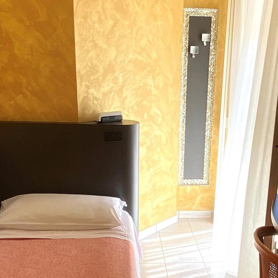 Hotel Castellucci ベラーリア・イジェア・マリーナ エクステリア 写真